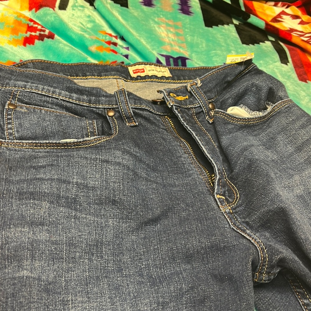 Wranglers Slim Straight Jeans